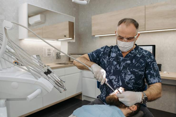 dentista segnali dolore sensibilità 