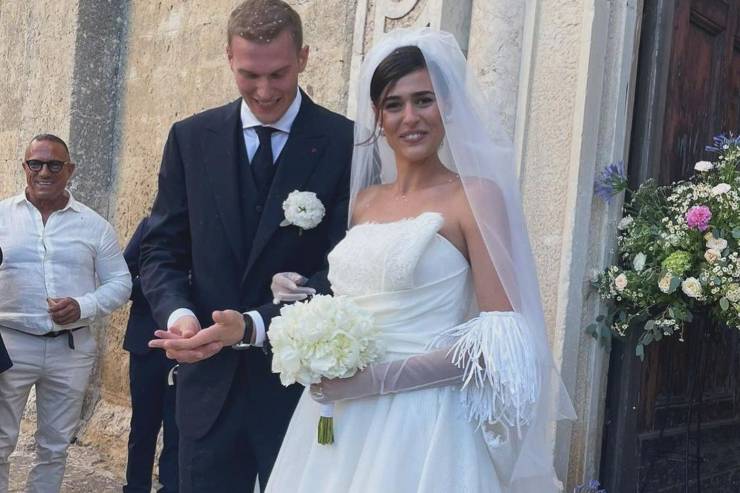 Il matrimonio dell'ex Miss Italia: elegante e raffinata abito da sposa 